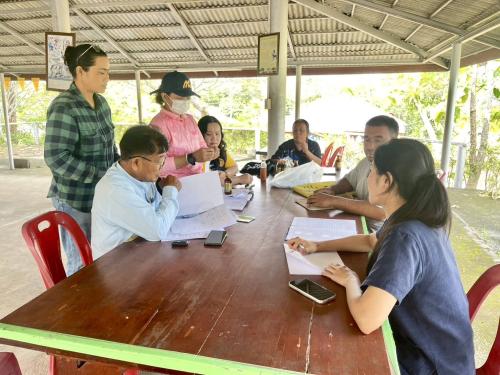 สพอ.บ้านคา ร่วมพิจารณาความเห็นชอบเงินยืมโครงการแก้ไขปัญหาความยากจน (กข.คจ.)